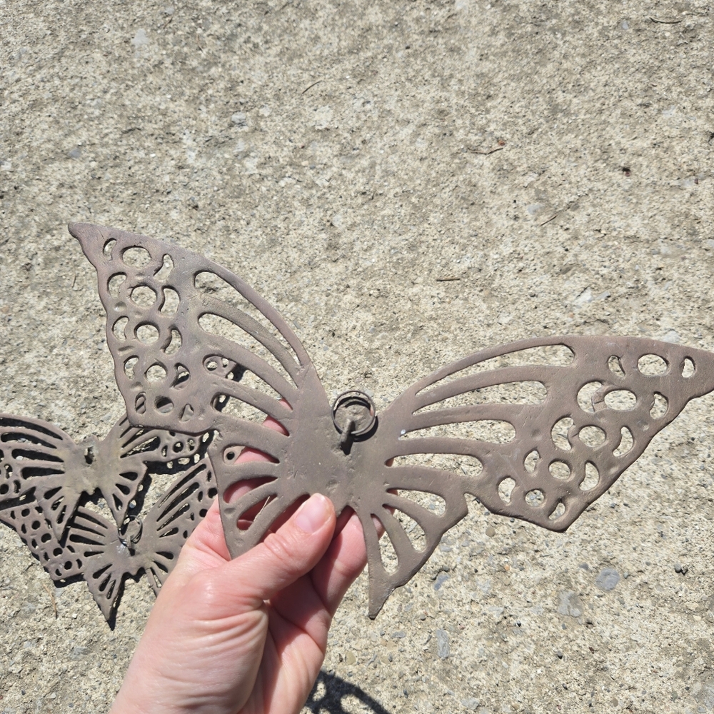 Vintage brass butterfly wall decor pieces mid-century cottage core. Lot Of 3 - Picture 12 of 12